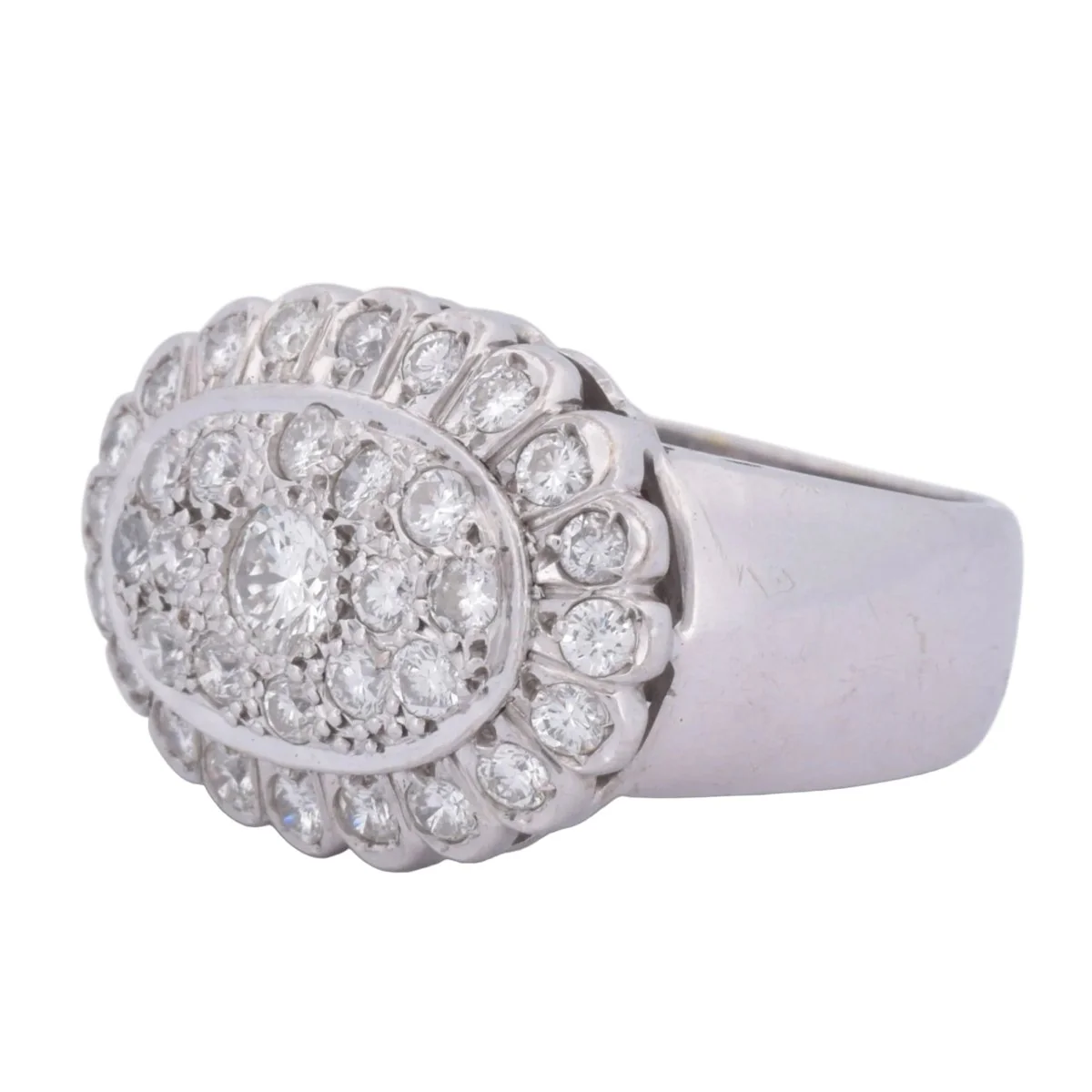 Bague Entourage en or blanc et diamants - Image 3