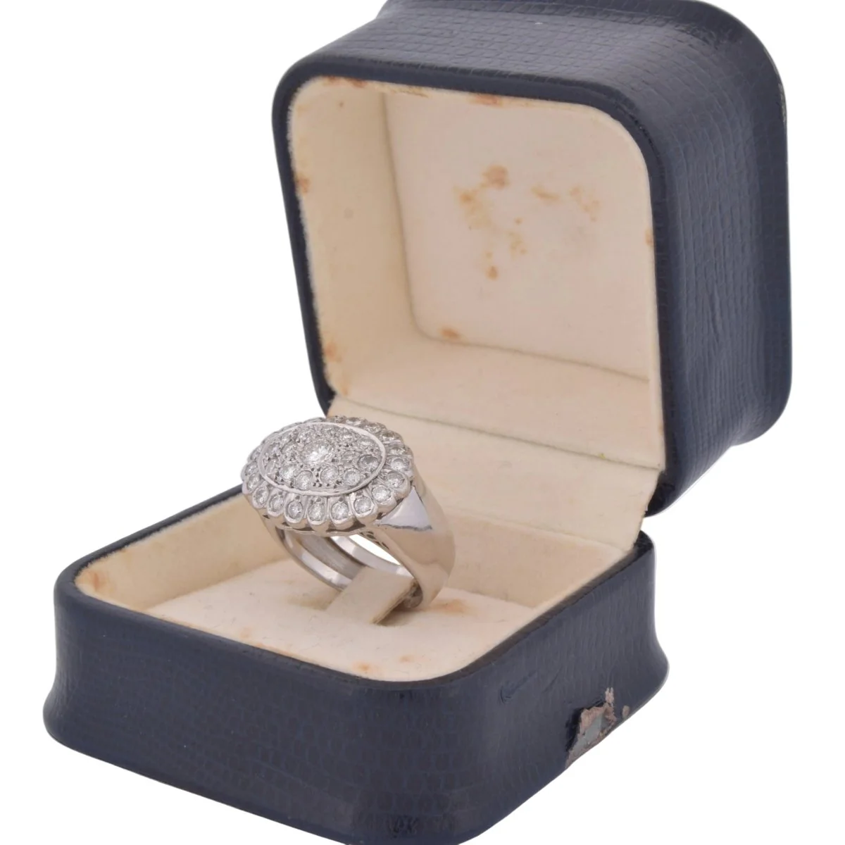 Bague Entourage en or blanc et diamants - Image 6