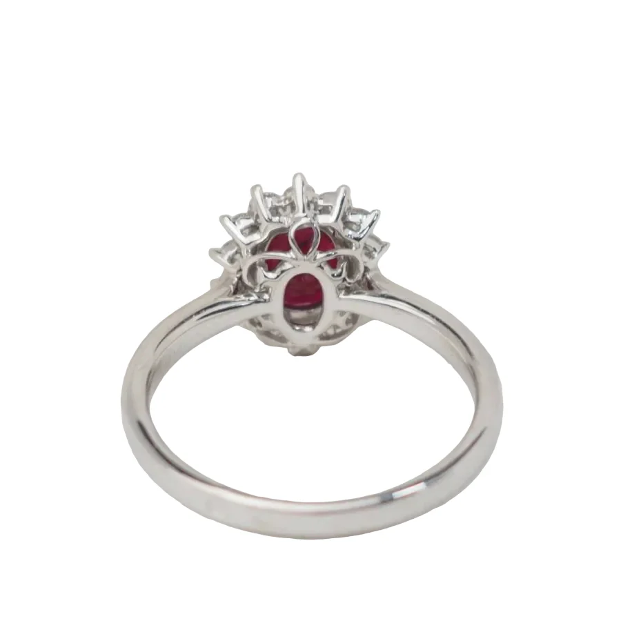 Bague Entourage en or blanc, rubis et diamants - Image 4