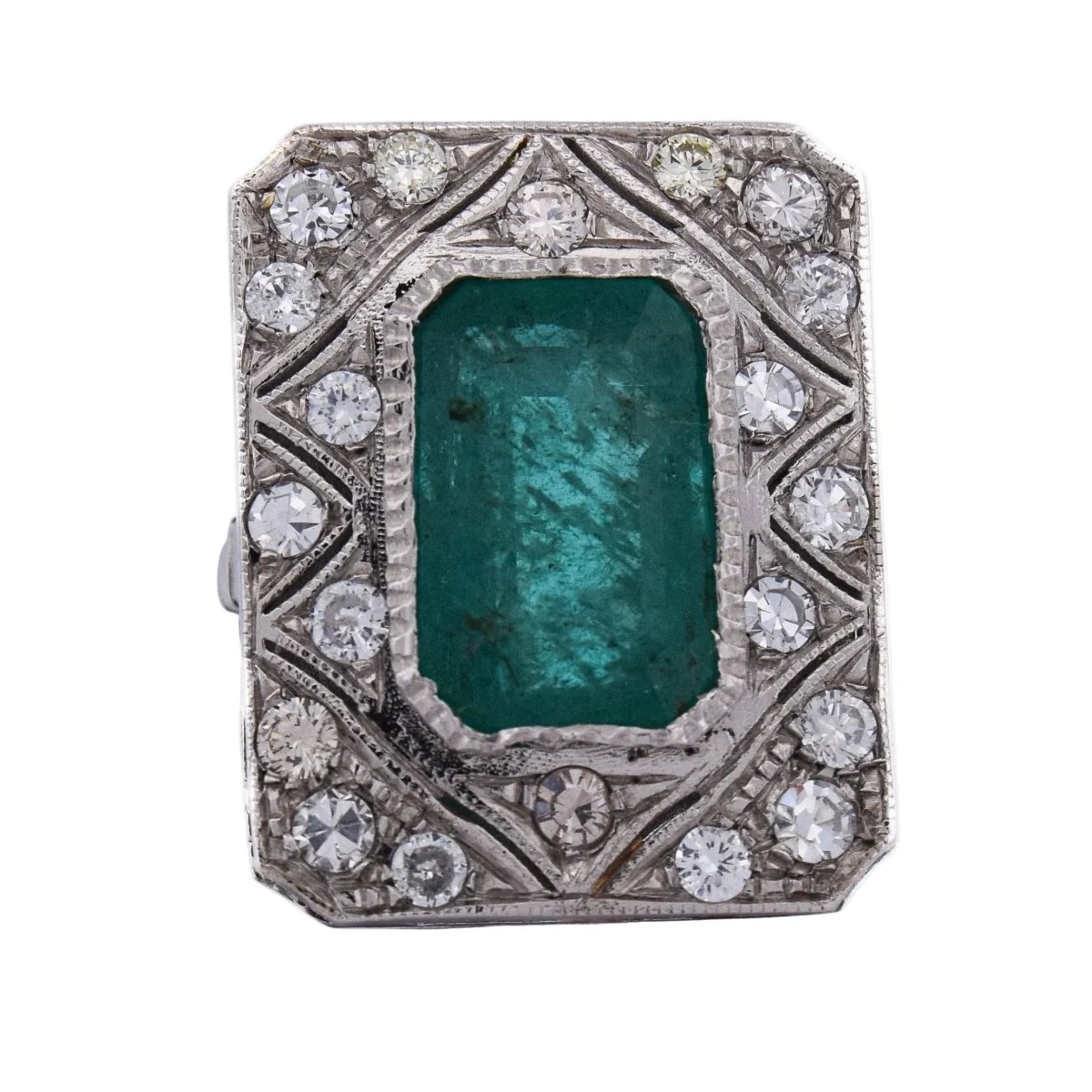 Bague Entourage en platine, émeraude et diamants