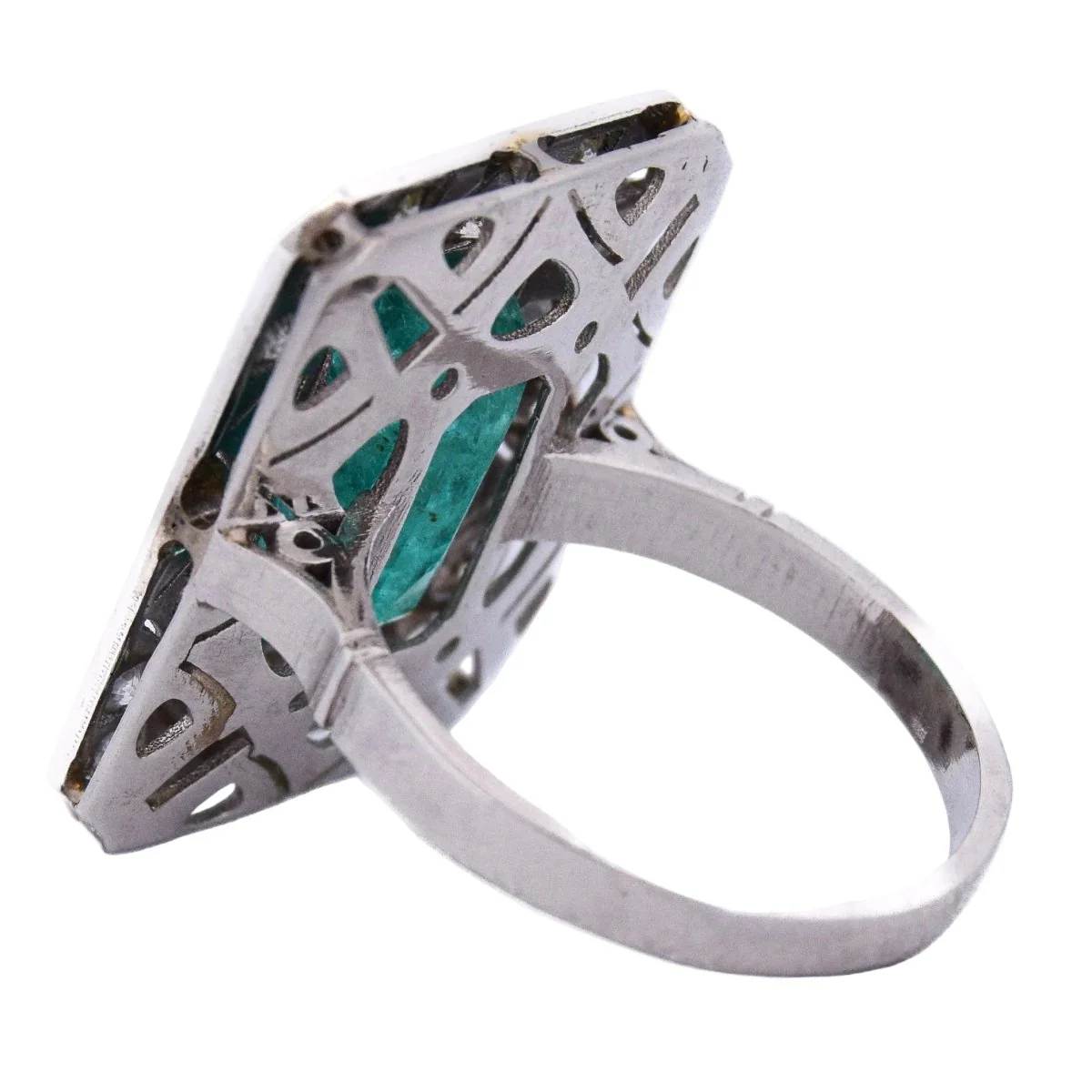 Bague Entourage en platine, émeraude et diamants - Image 4