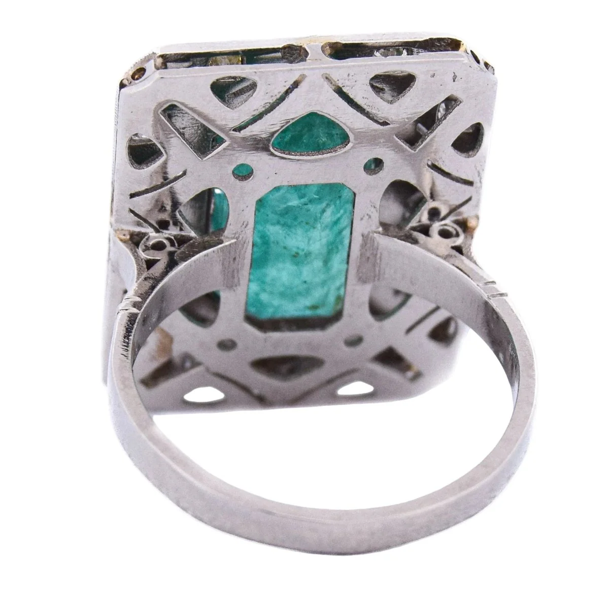 Bague Entourage en platine, émeraude et diamants - Image 5
