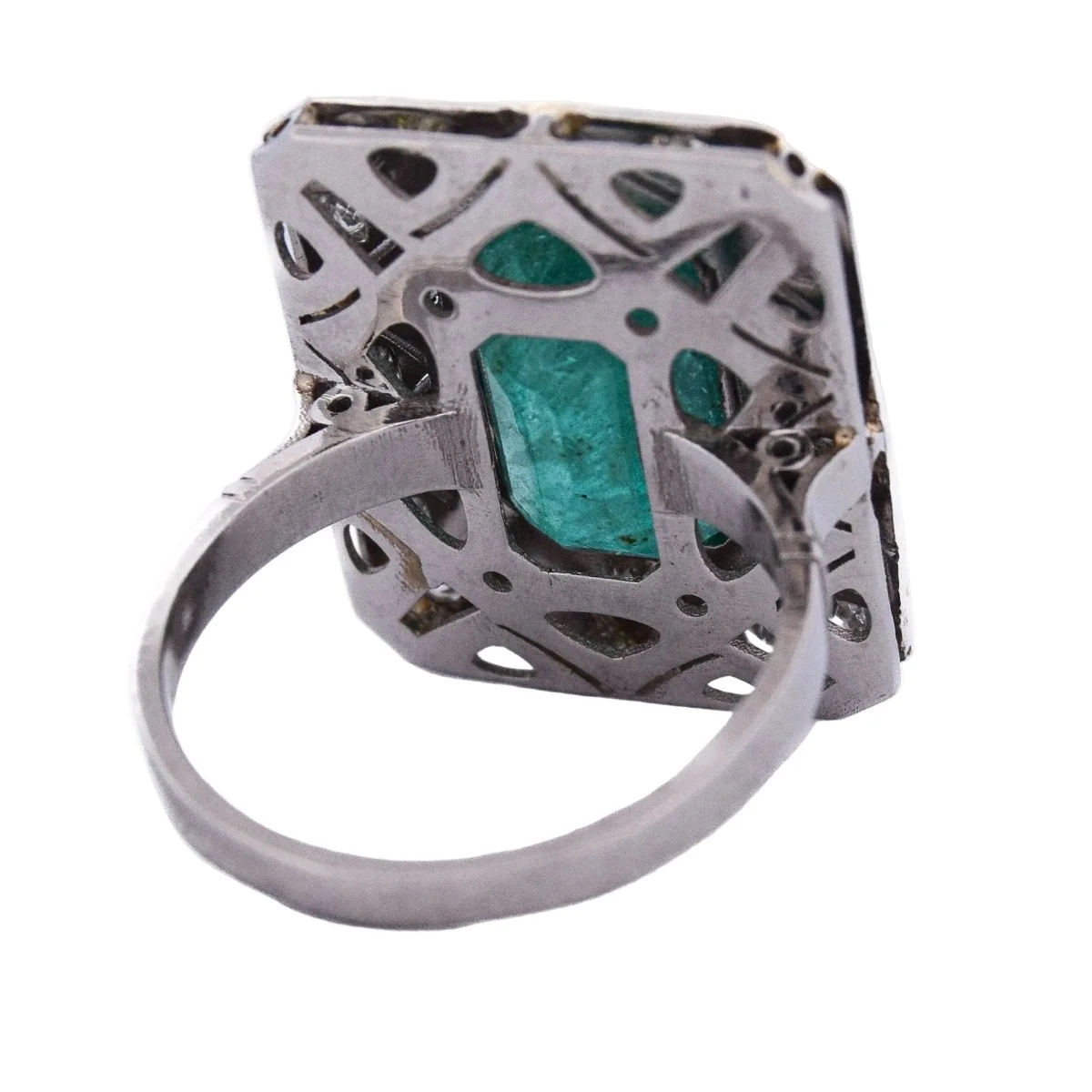 Bague Entourage en platine, émeraude et diamants - Image 6