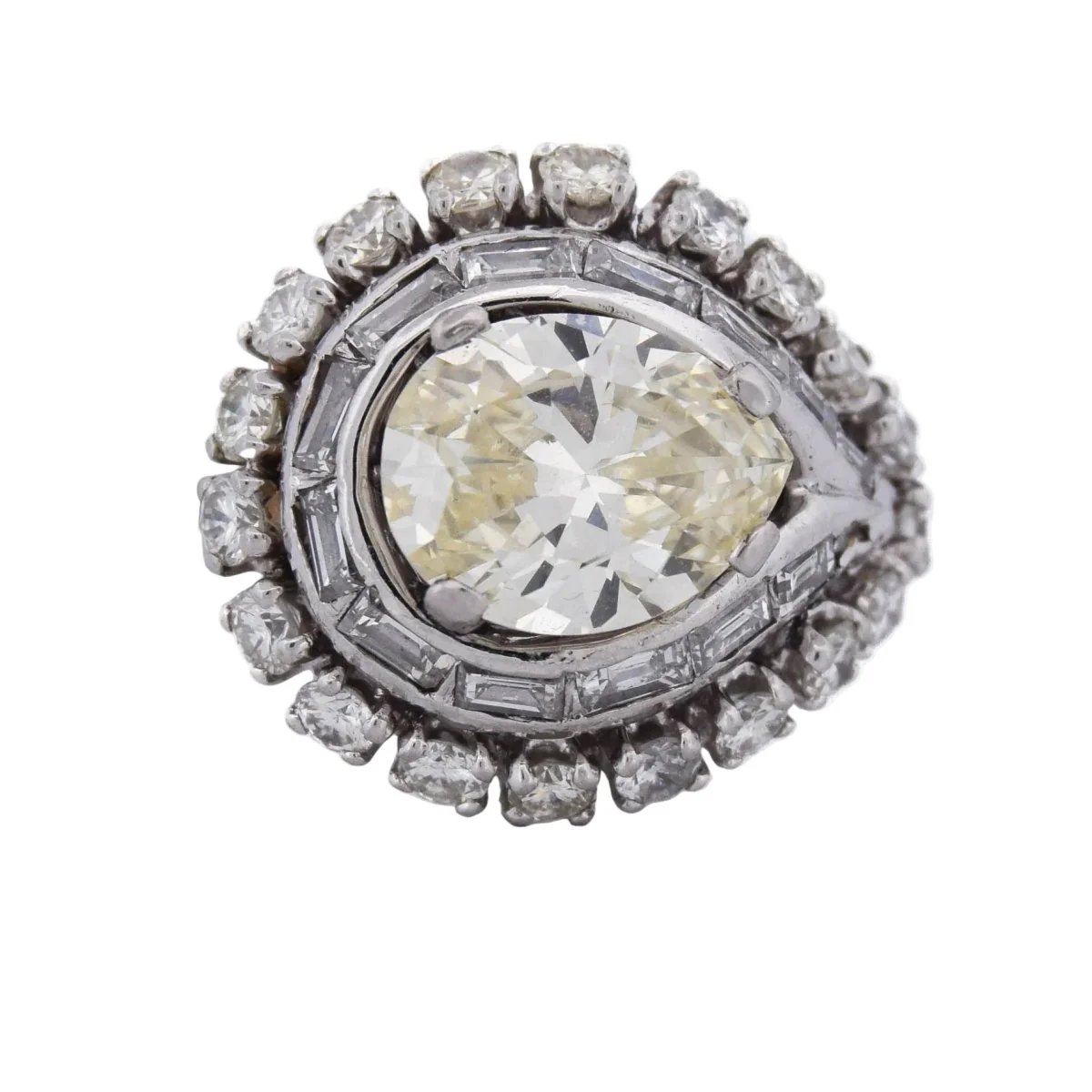 Bague Entourage en platine et diamants