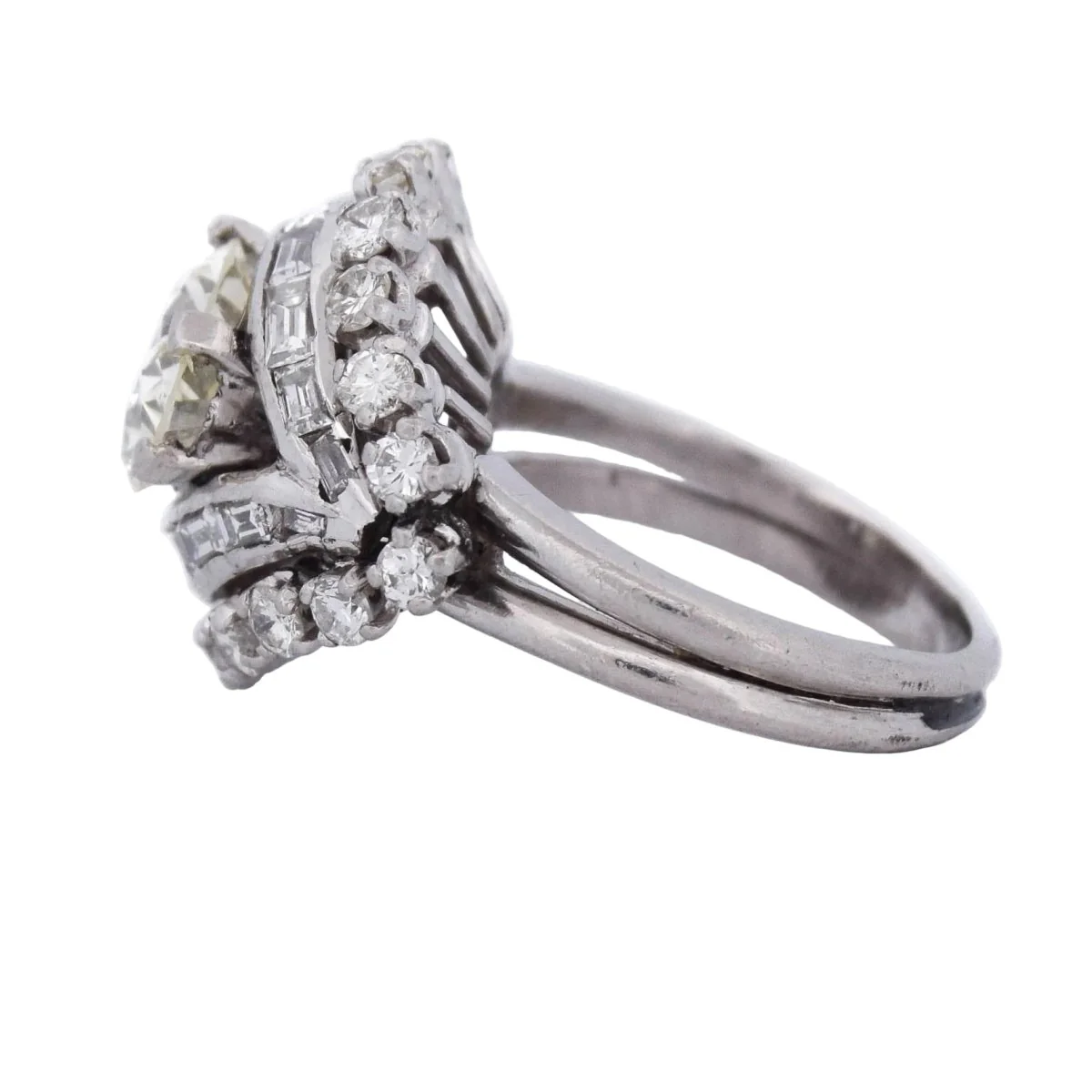 Bague Entourage en platine et diamants - Image 4