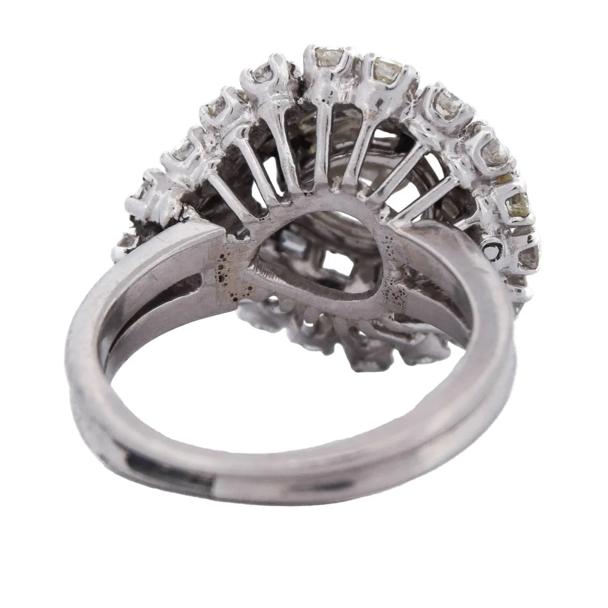 Bague Entourage en platine et diamants - Image 5