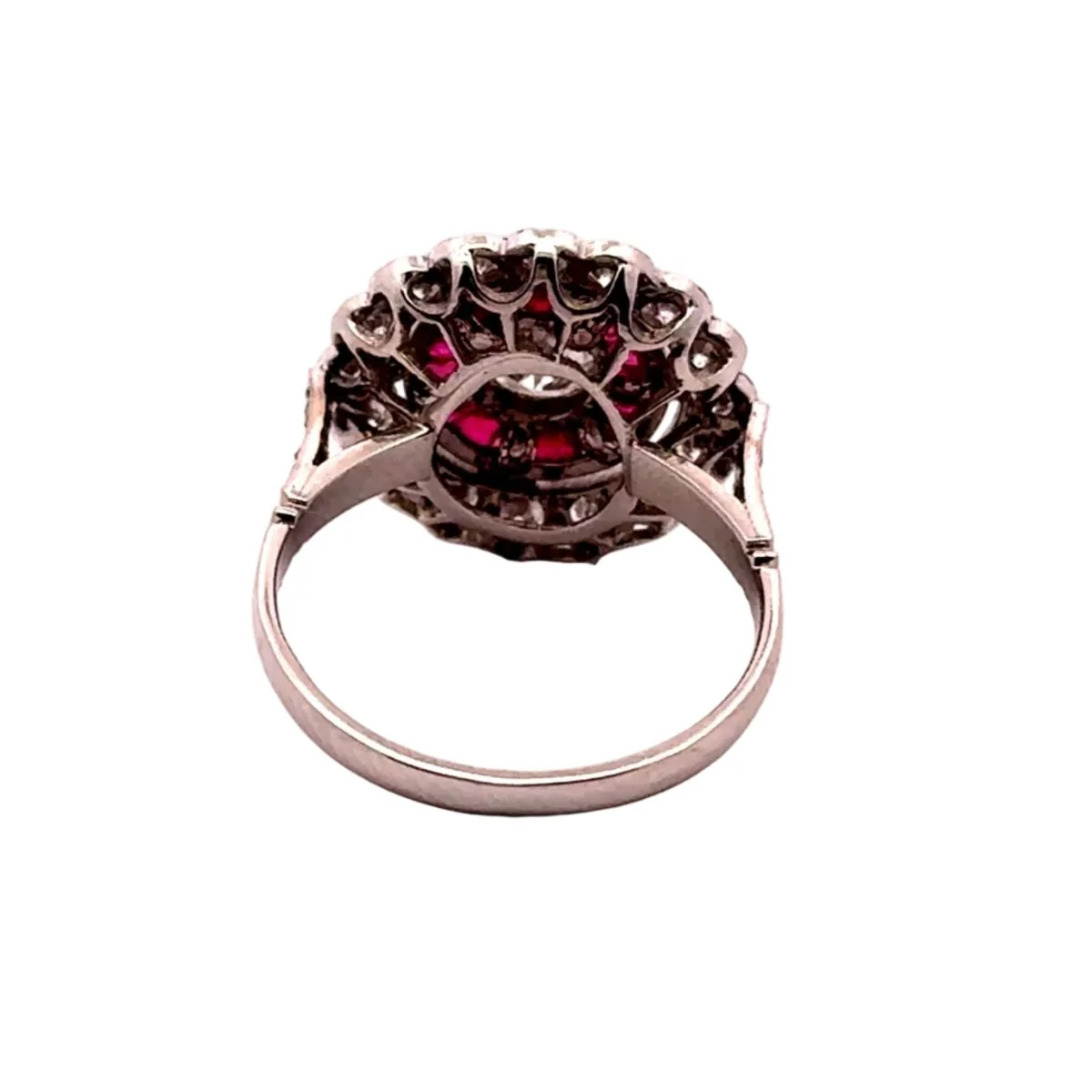 Bague Entourage en platine, rubis et diamants - Image 4