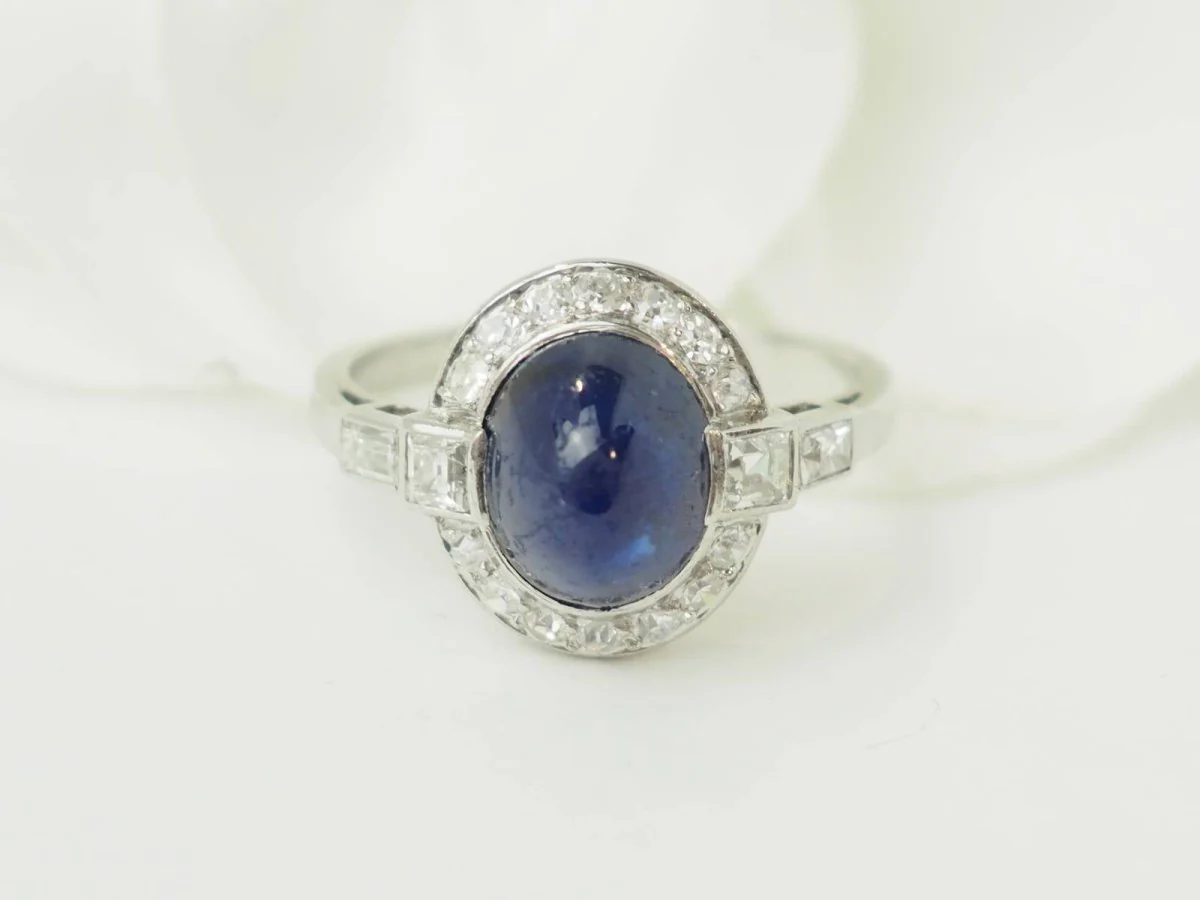 Bague Entourage en platine, saphir, et diamants - Image 5