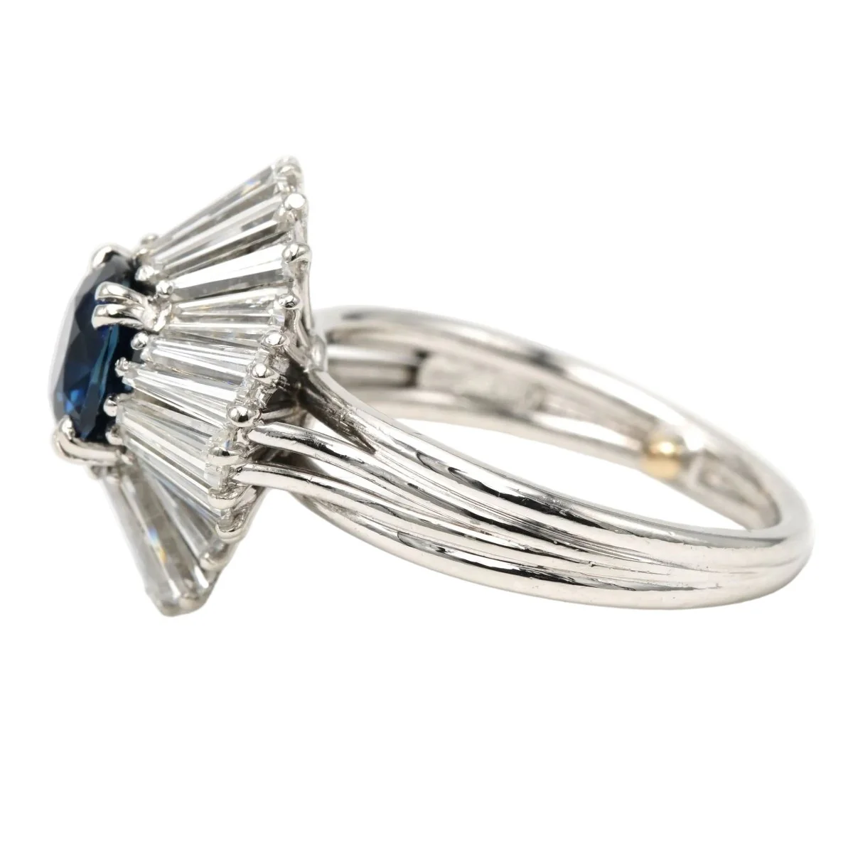 Bague Entourage en platine, saphir et diamants - Image 3