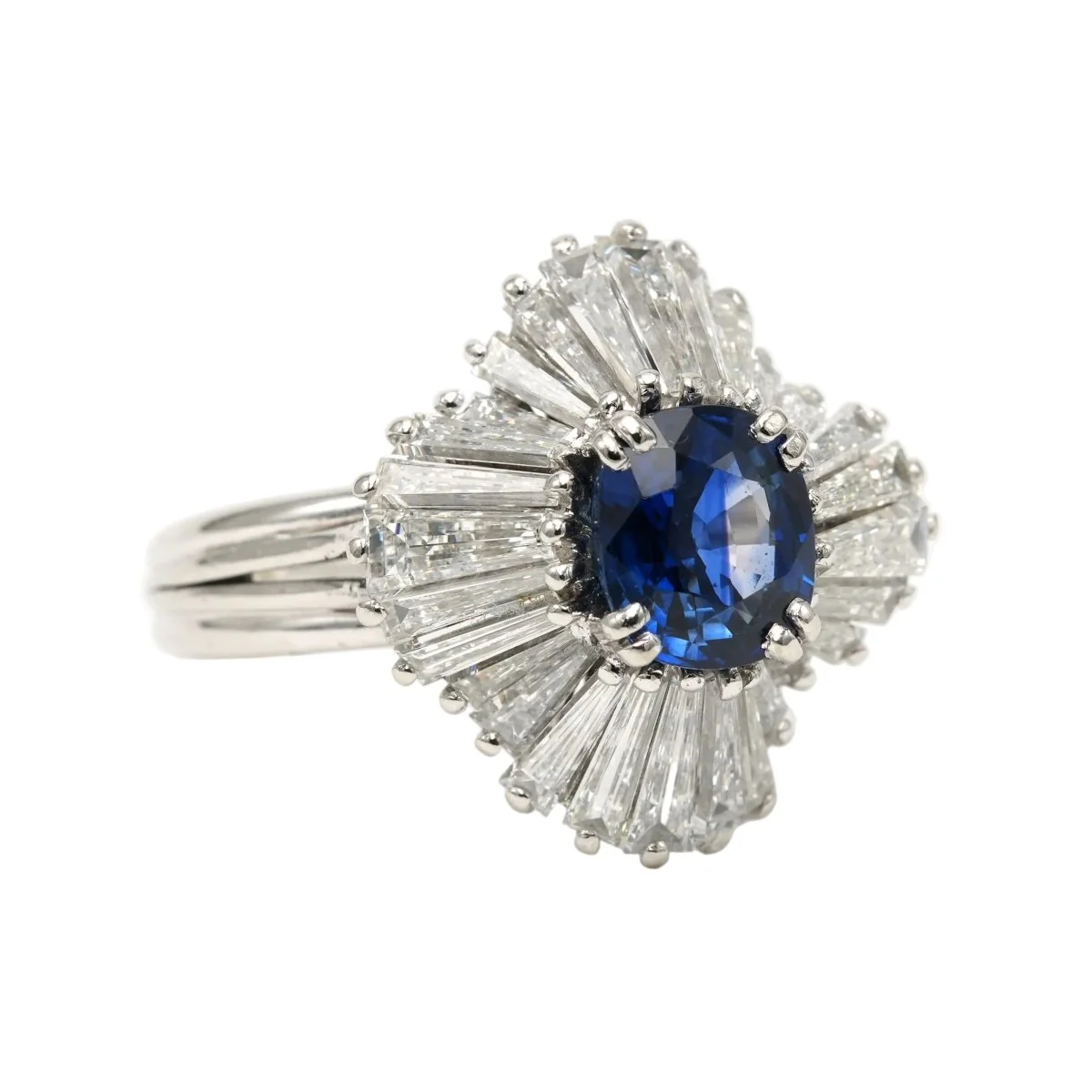 Bague Entourage en platine, saphir et diamants - Image 6