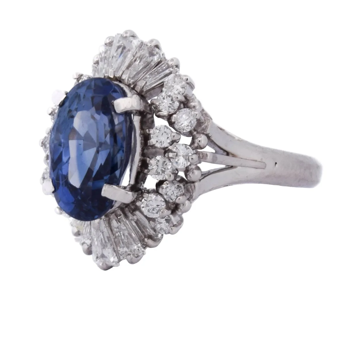 Bague Entourage en platine, saphir et diamants - Image 3