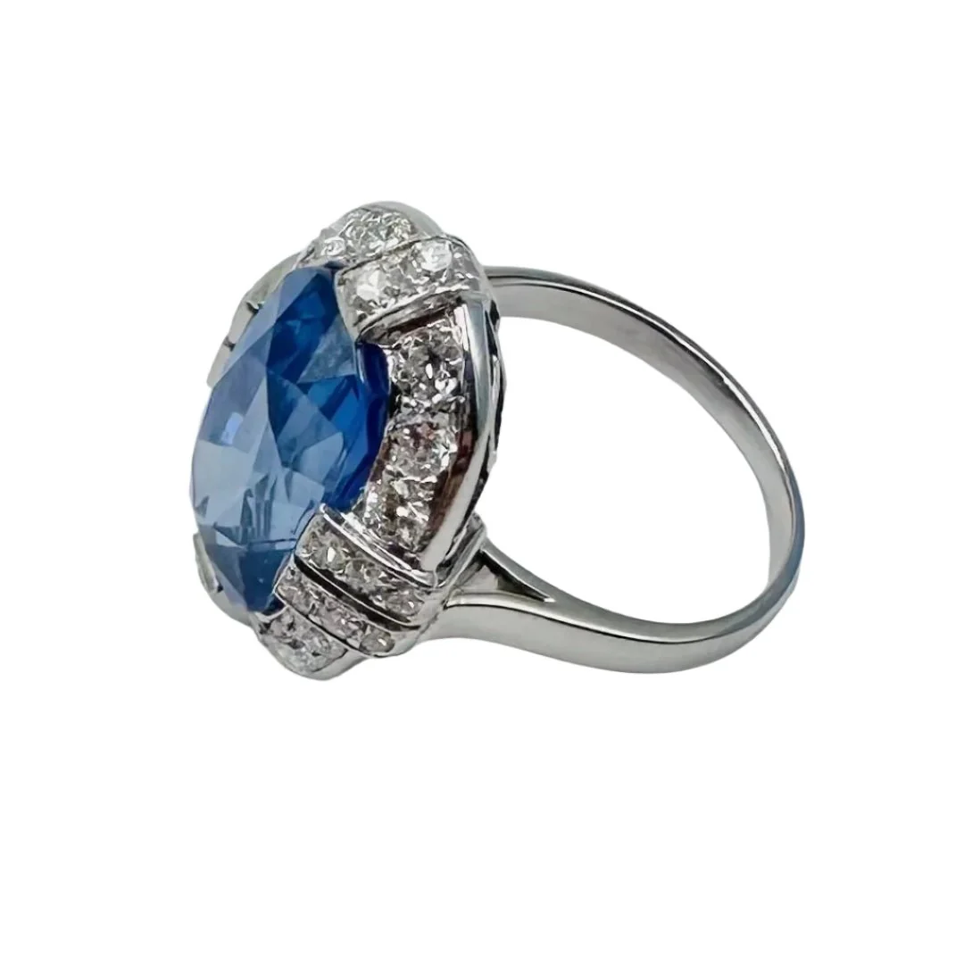 Bague Entourage en platine, saphir et diamants - Image 2