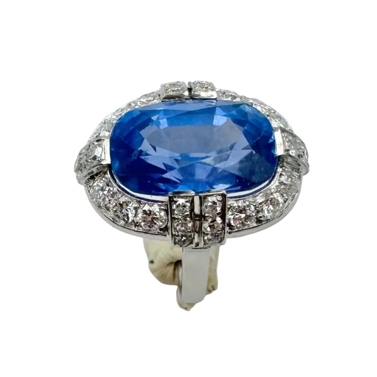 Bague Entourage en platine, saphir et diamants - Image 9