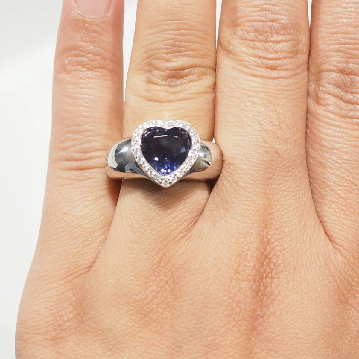 Bague Entourage POIRAY en or blanc, tanzanite et diamants - Image 2