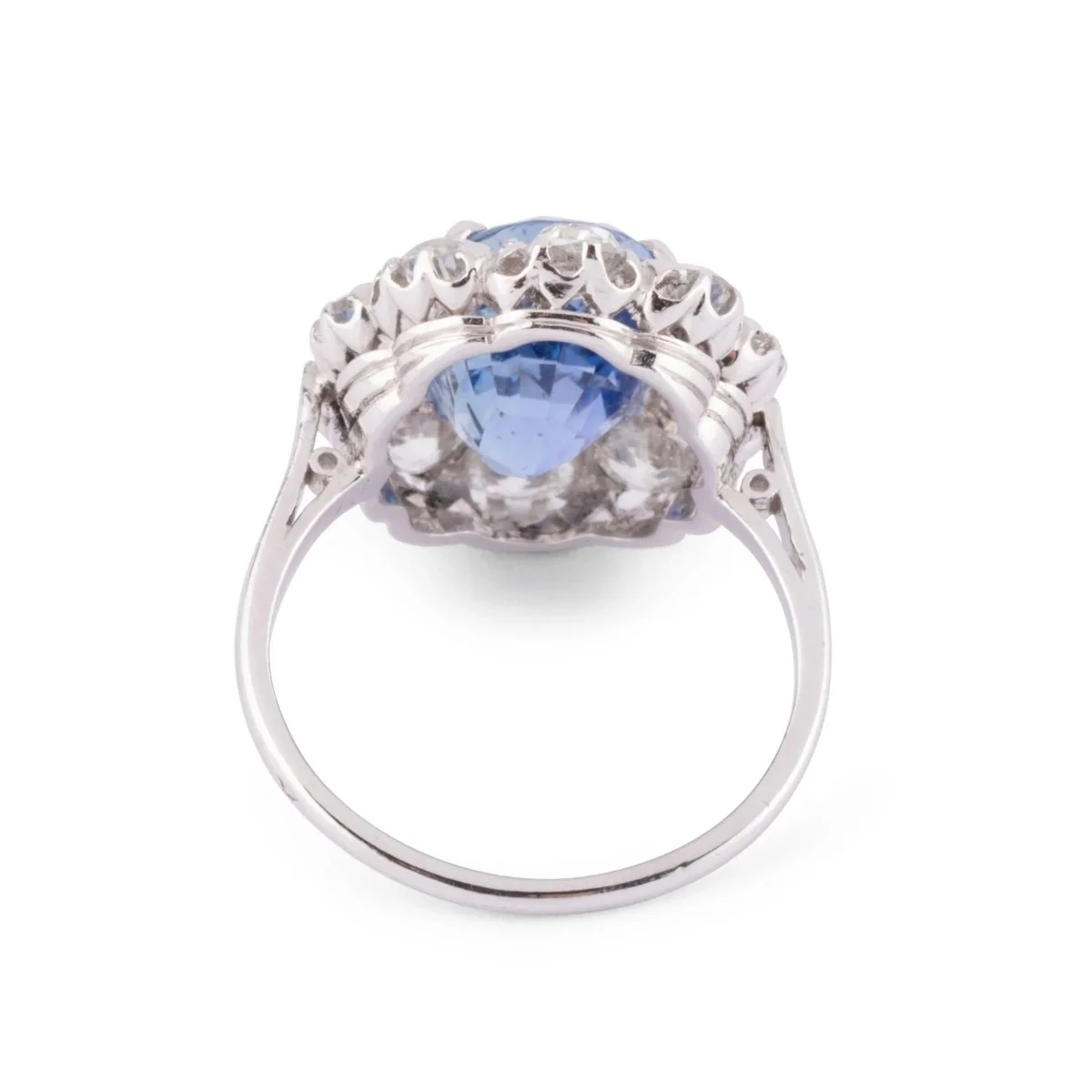 Bague entourage en platine, saphir de Ceylan ovale et diamant - Image 5