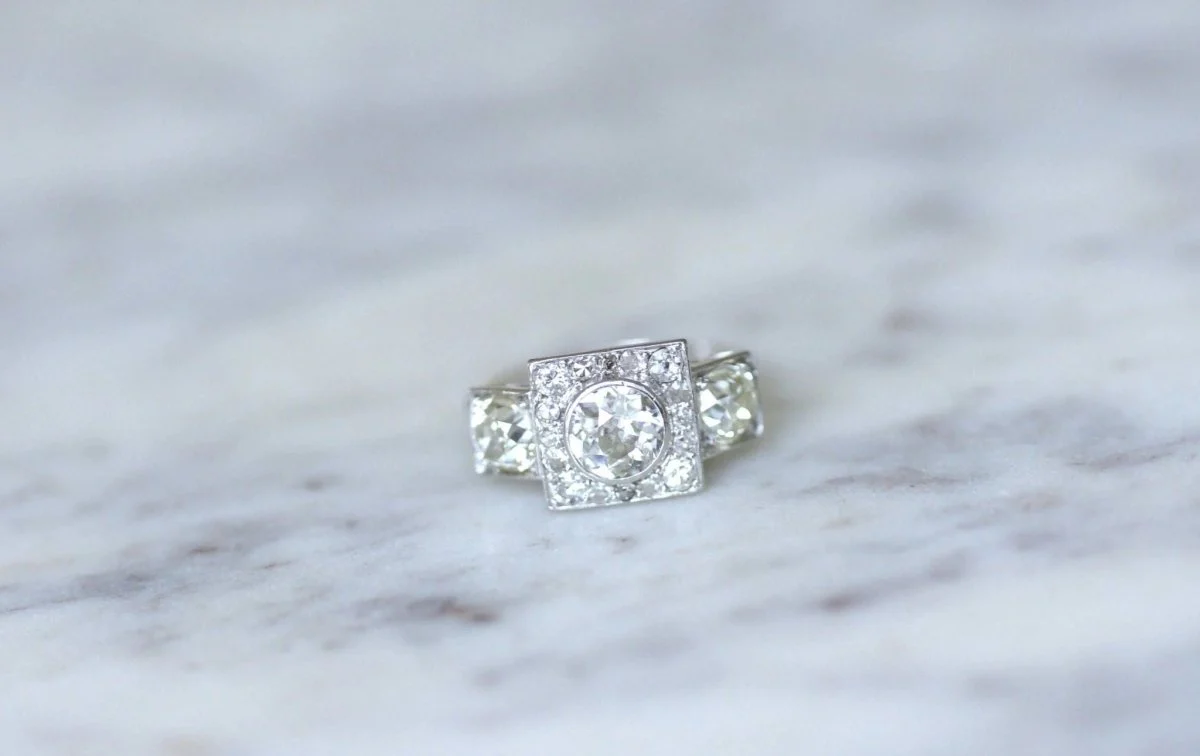 Bague 3 diamants Art Deco - Image 3