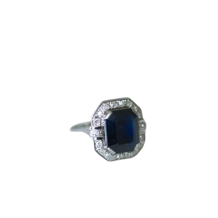 Bague Art Déco hexagonale en or blanc, saphir et diamants - Image 3