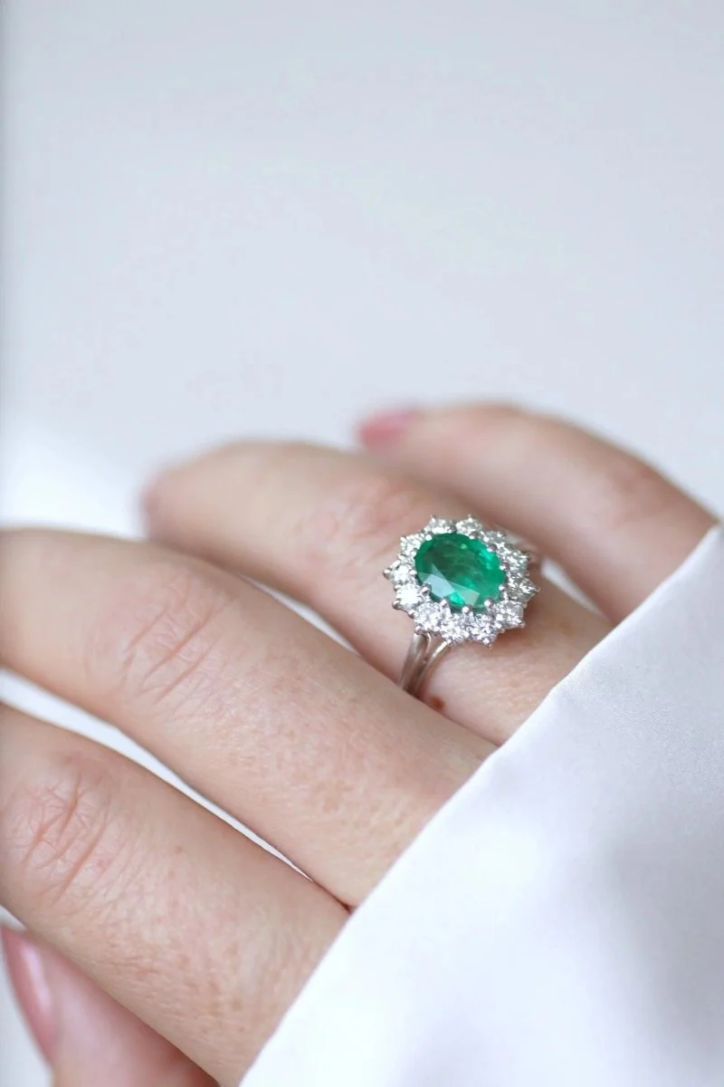 Bague marguerite émeraude & diamants - Image 3