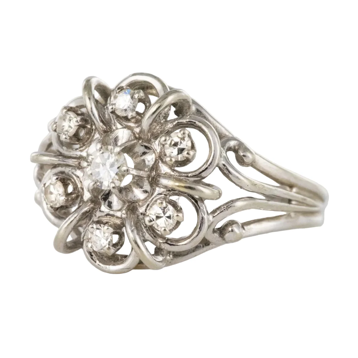 Bague Marguerite en or blanc, platine et diamants - Image 3