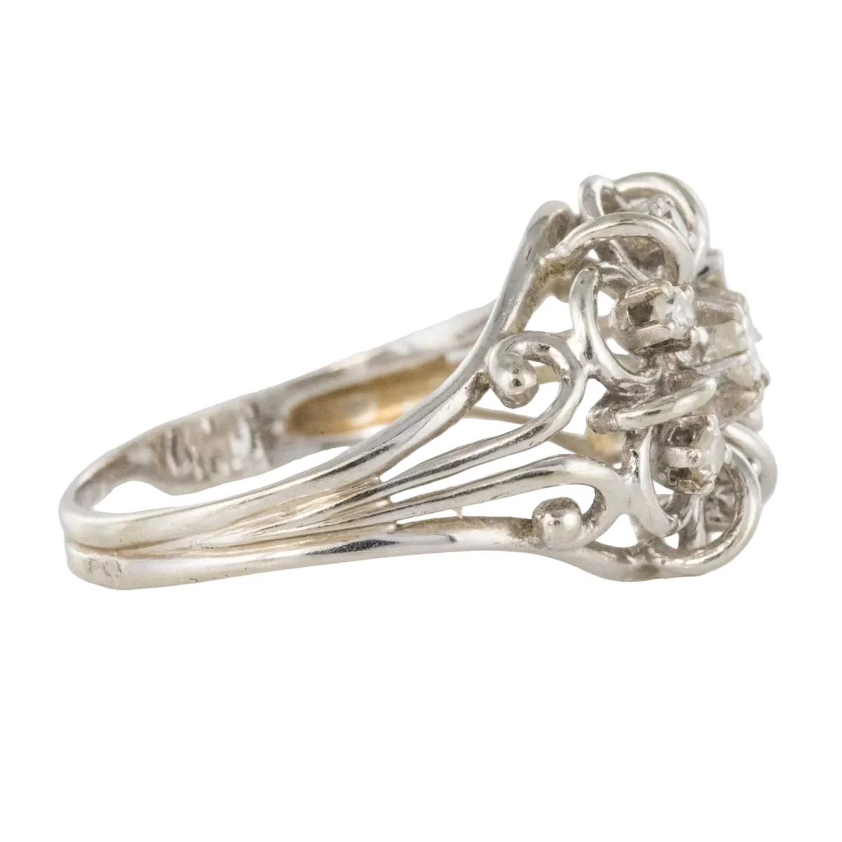 Bague Marguerite en or blanc, platine et diamants - Image 5