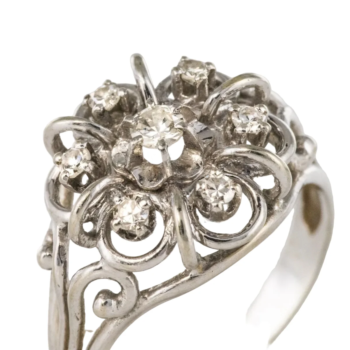 Bague Marguerite en or blanc, platine et diamants - Image 7