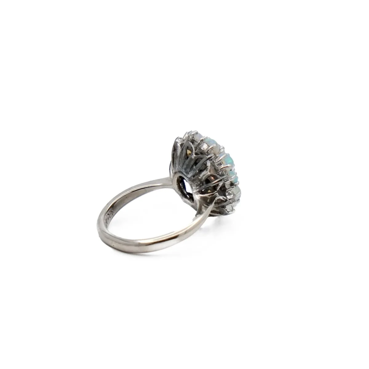 Bague fleur en or gris et opale - Image 4