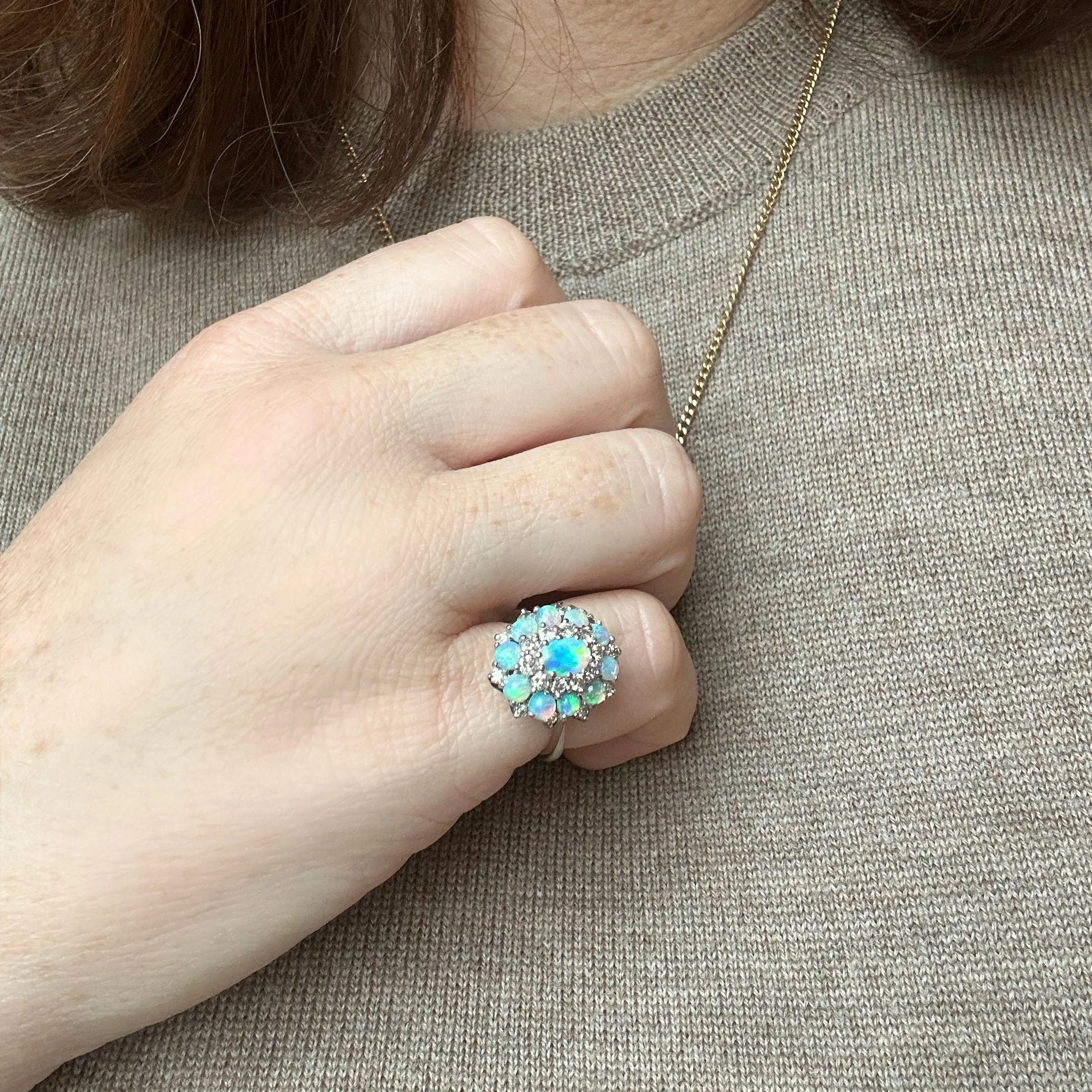 Bague fleur en or gris et opale - Image 7