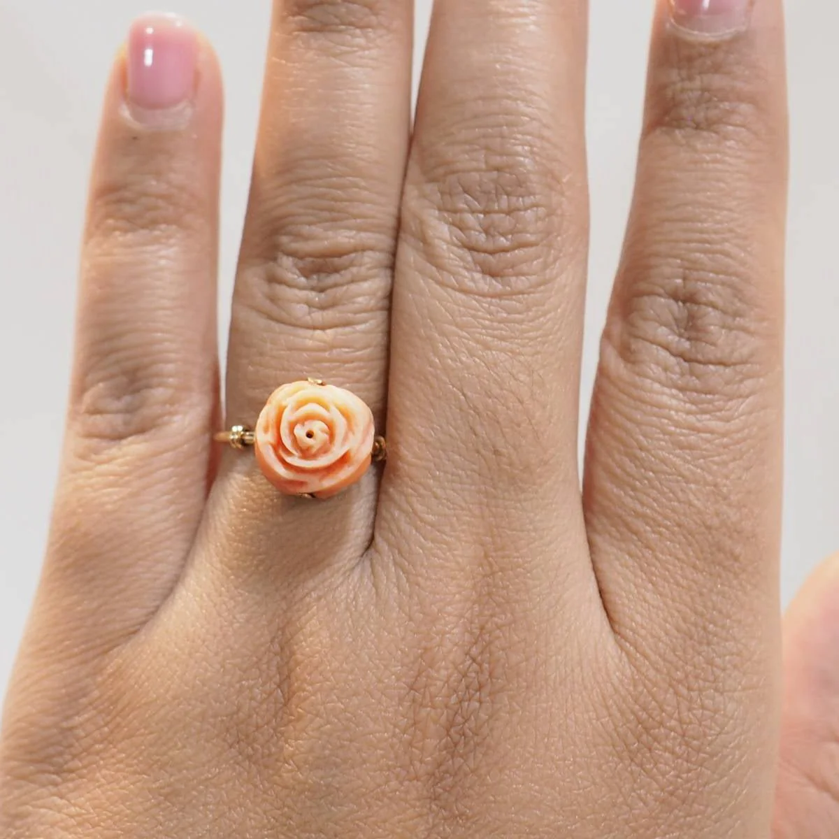 Bague en or jaune et corail - Image 2