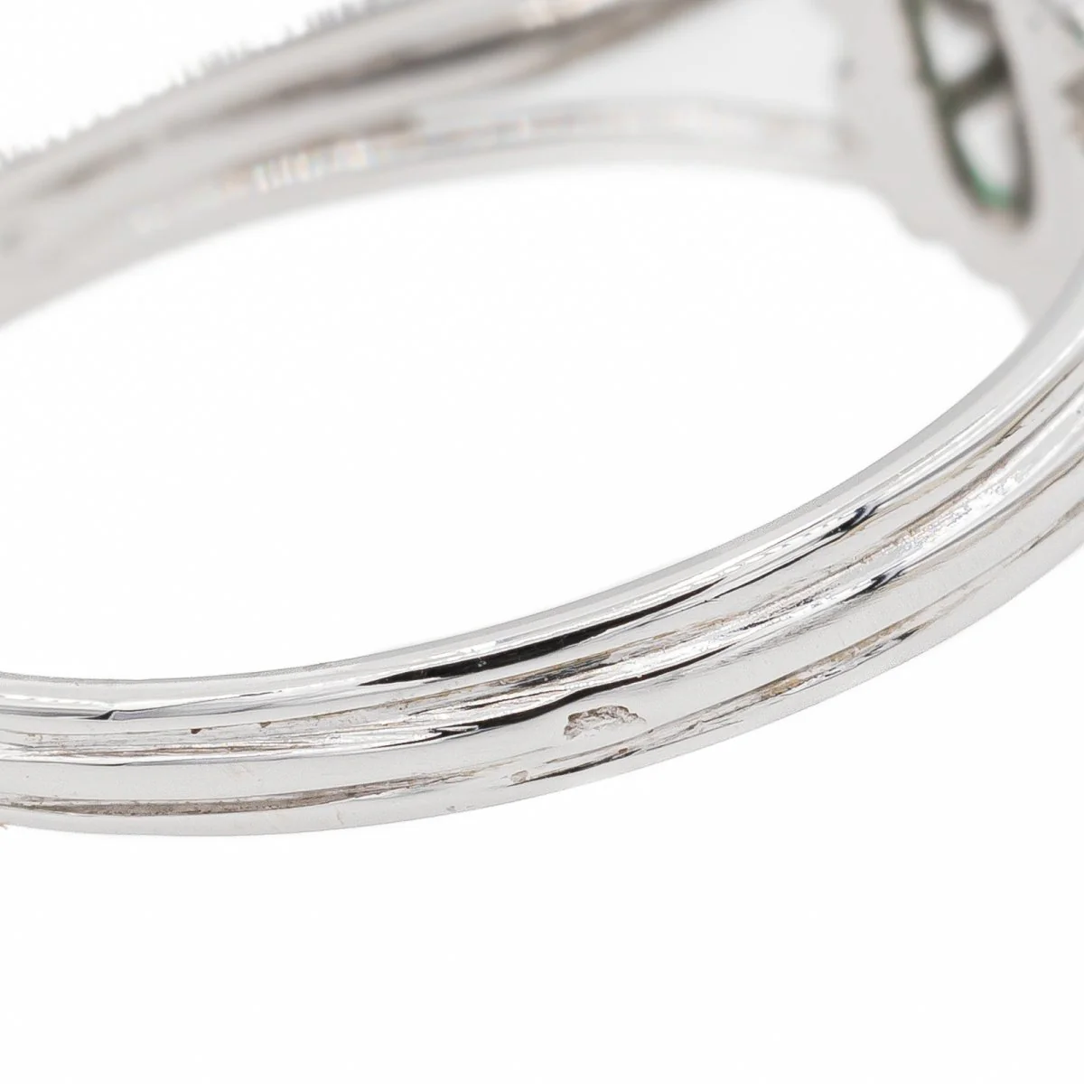 Bague Pompadour en Or blanc, émeraude et diamant - Image 6