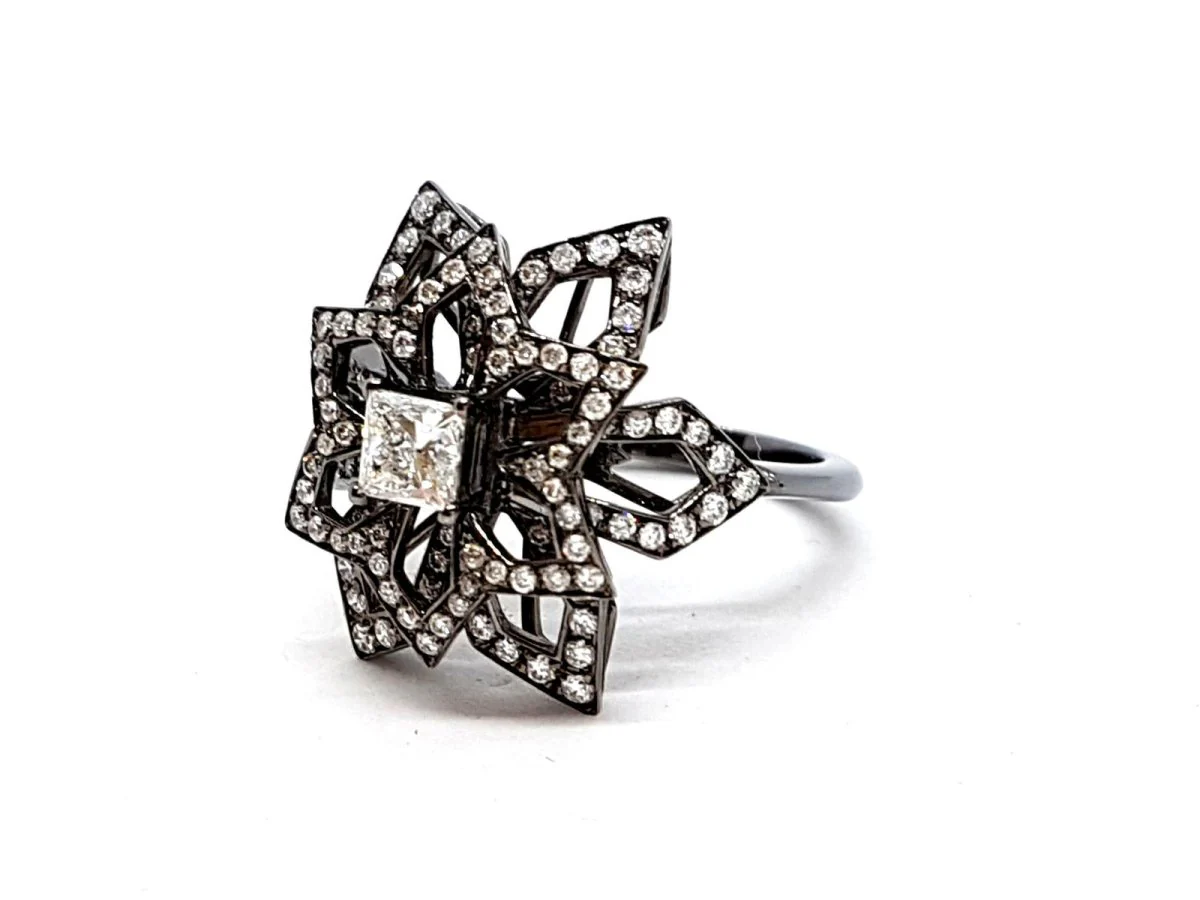 Bague Fleur Or noir Diamant - Image 15
