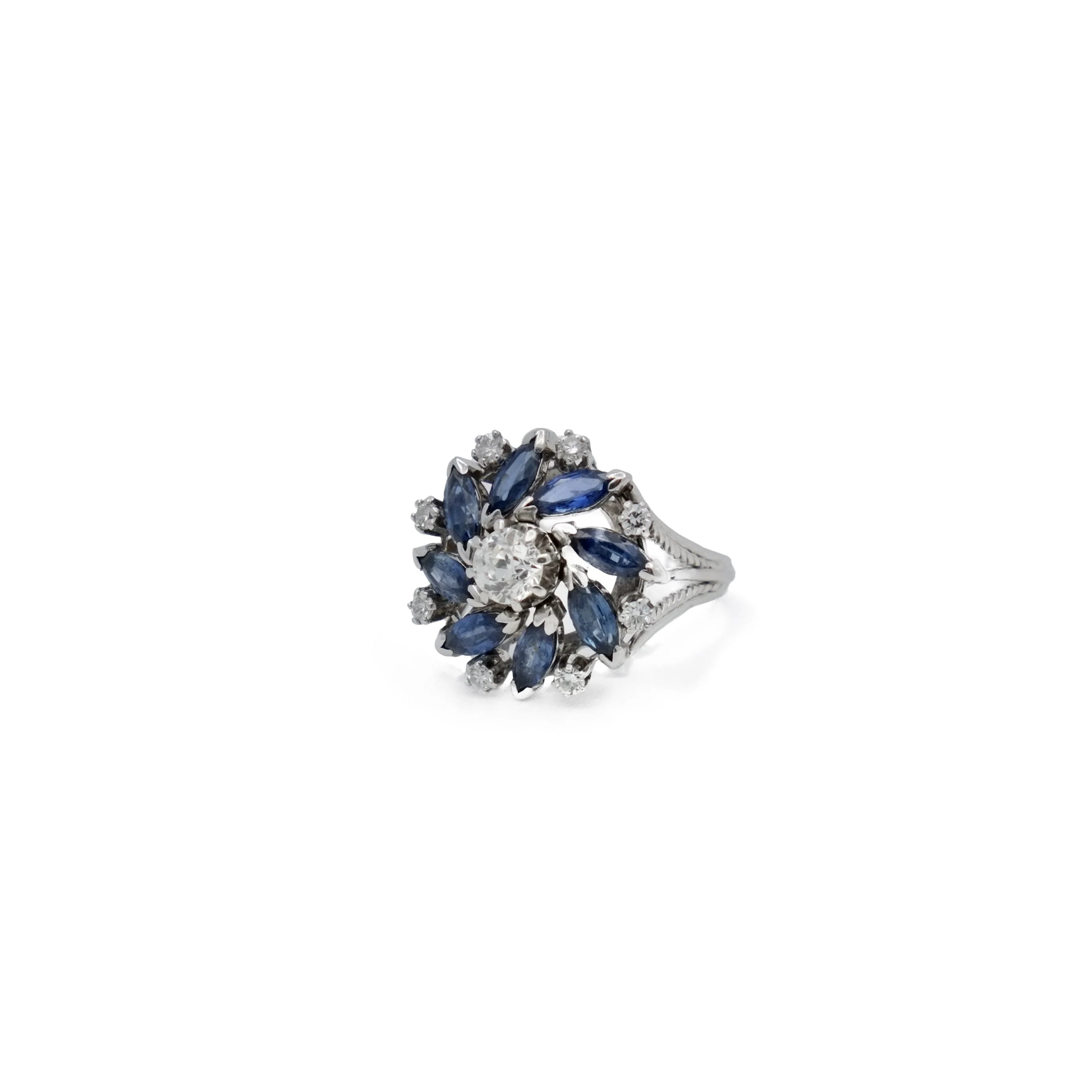 Bague Entourage fleur en or gris et saphirs et diamant - Image 3