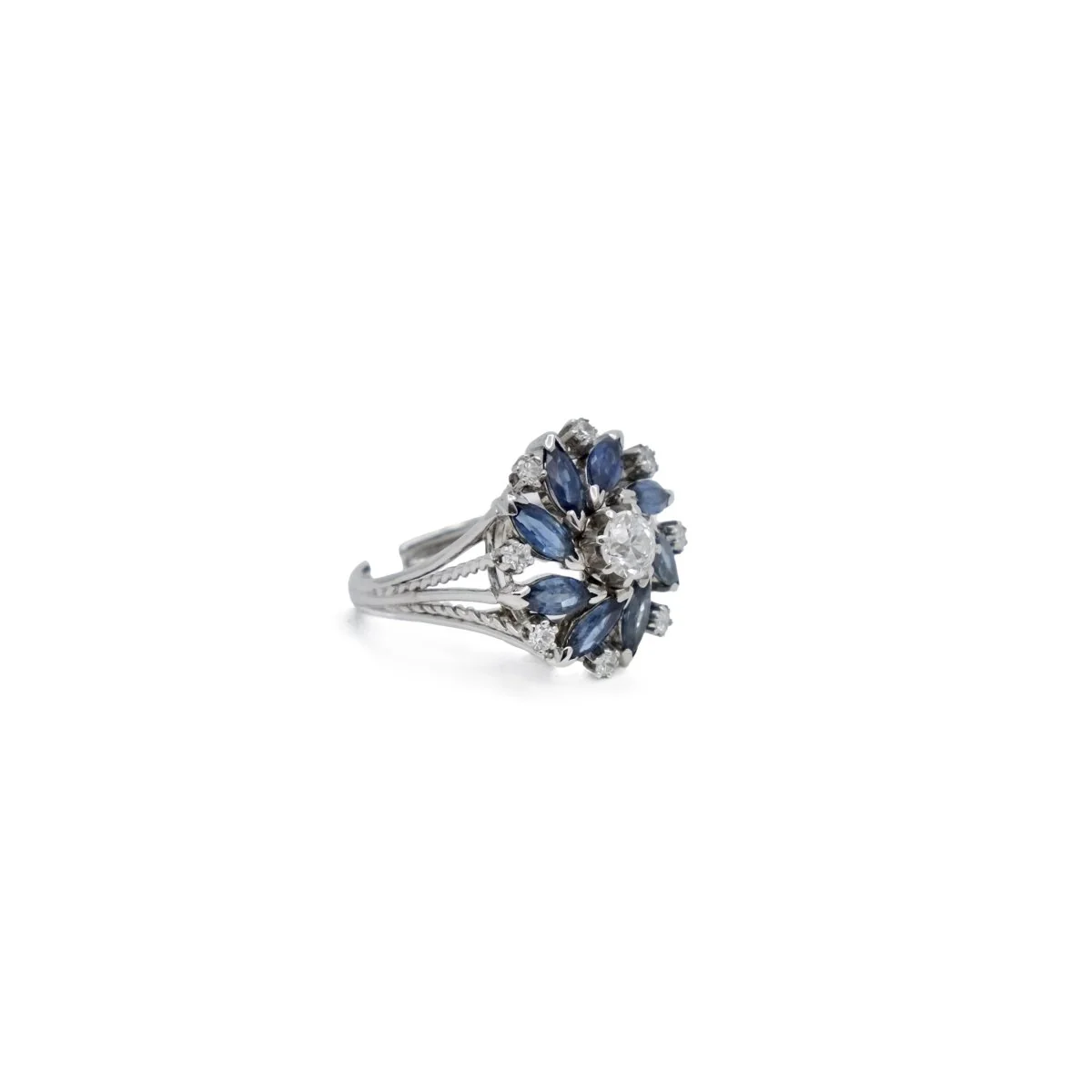 Bague fleur en or gris et saphirs - Image 2