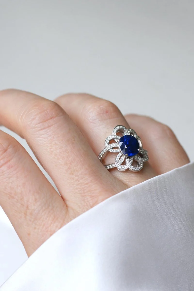 Bague Fleur Saphir de Ceylan 2.80 Cts et Diamants - Image 3