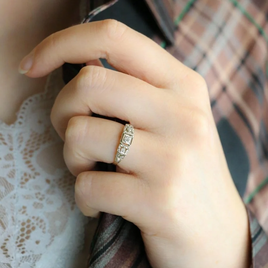 Bague en or blanc et diamants - Image 2