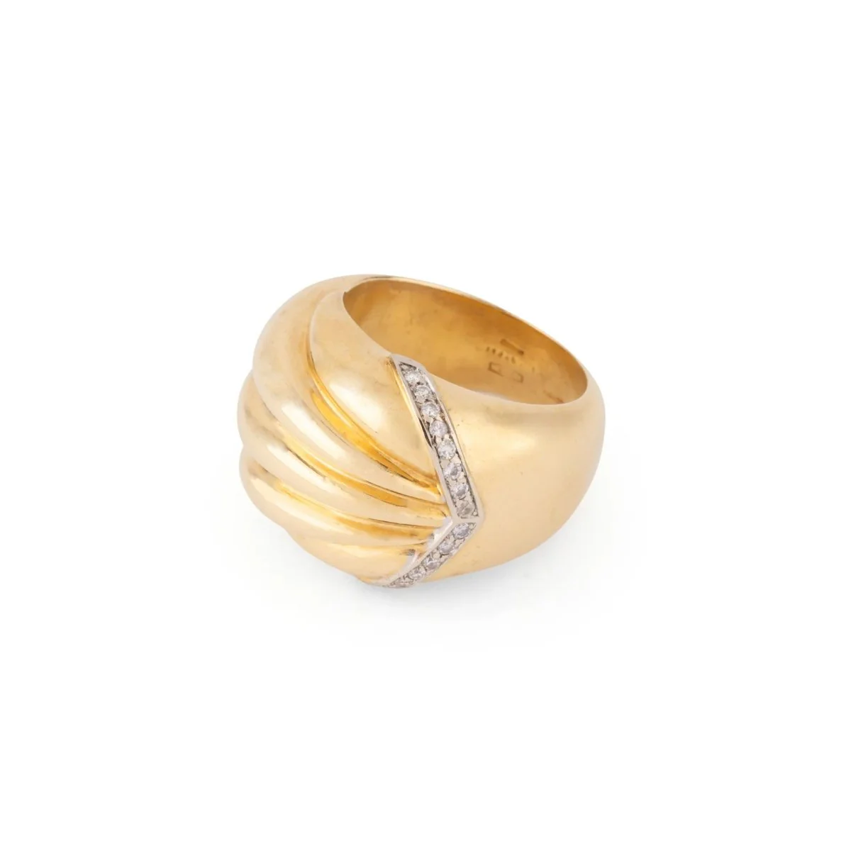 Bague godronnée en or jaune souligné d'une ligne de diamant - Image 2