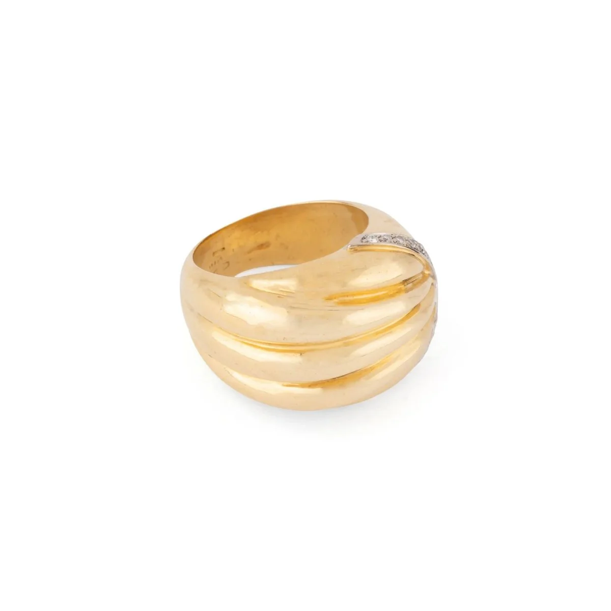 Bague godronnée en or jaune souligné d'une ligne de diamant - Image 5
