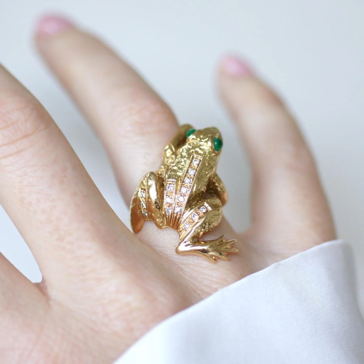 Bague en or jaune, émeraude, et diamants - Image 10