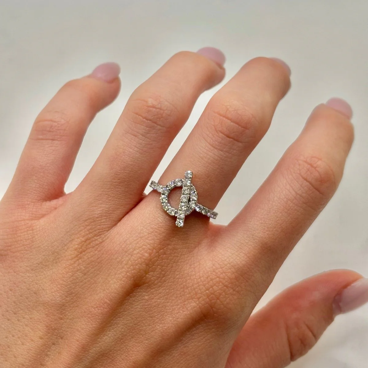 Bague Pavée HERMÈS "Finesse" en or blanc et diamants - Image 8