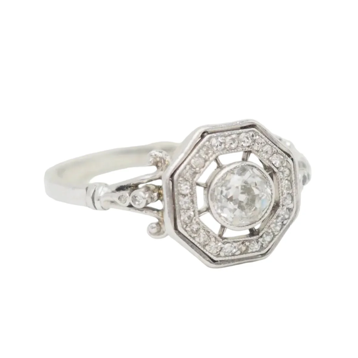 Bague Entourage en or blanc et diamants - Image 4