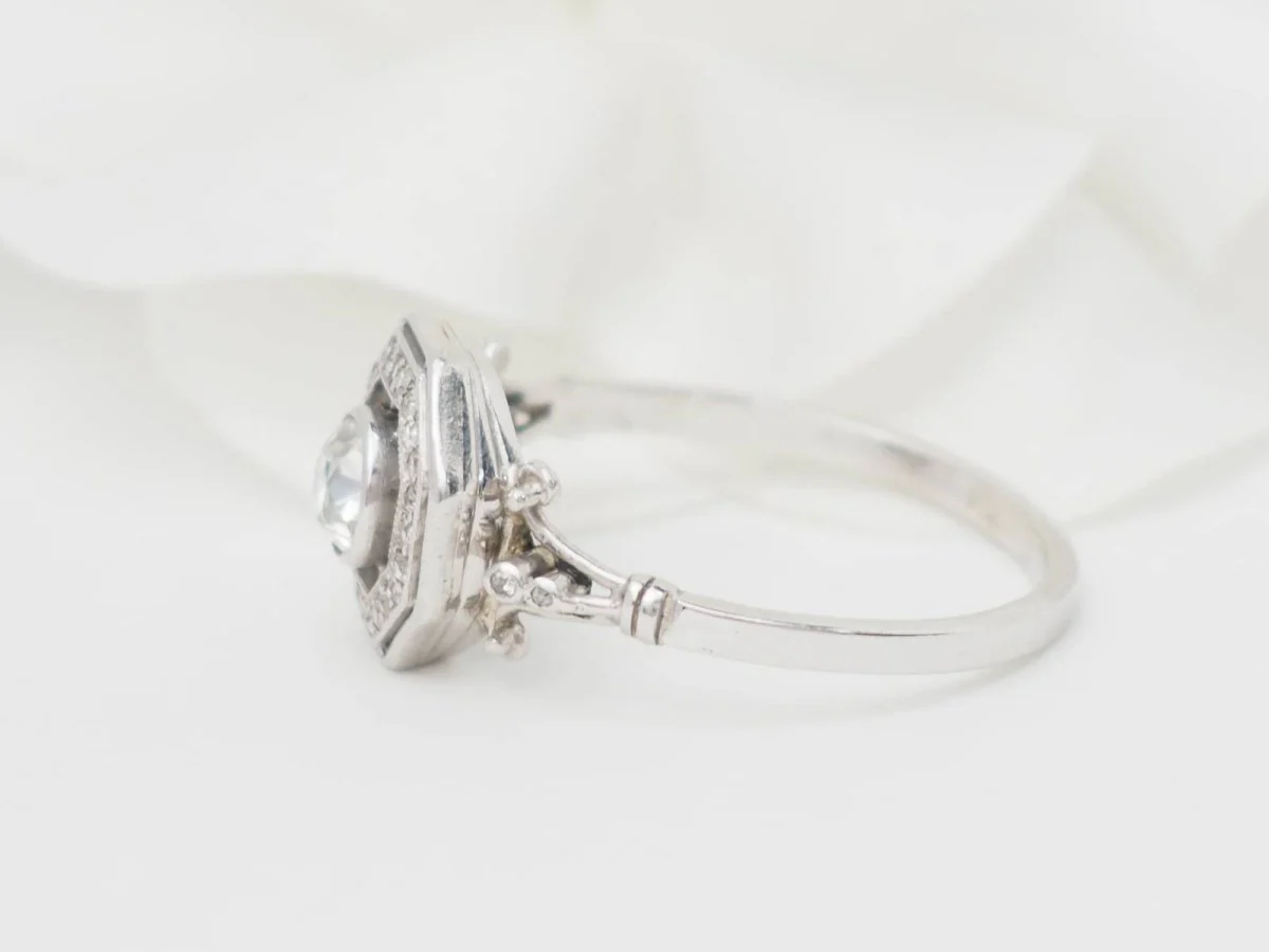 Bague Entourage en or blanc et diamants - Image 6