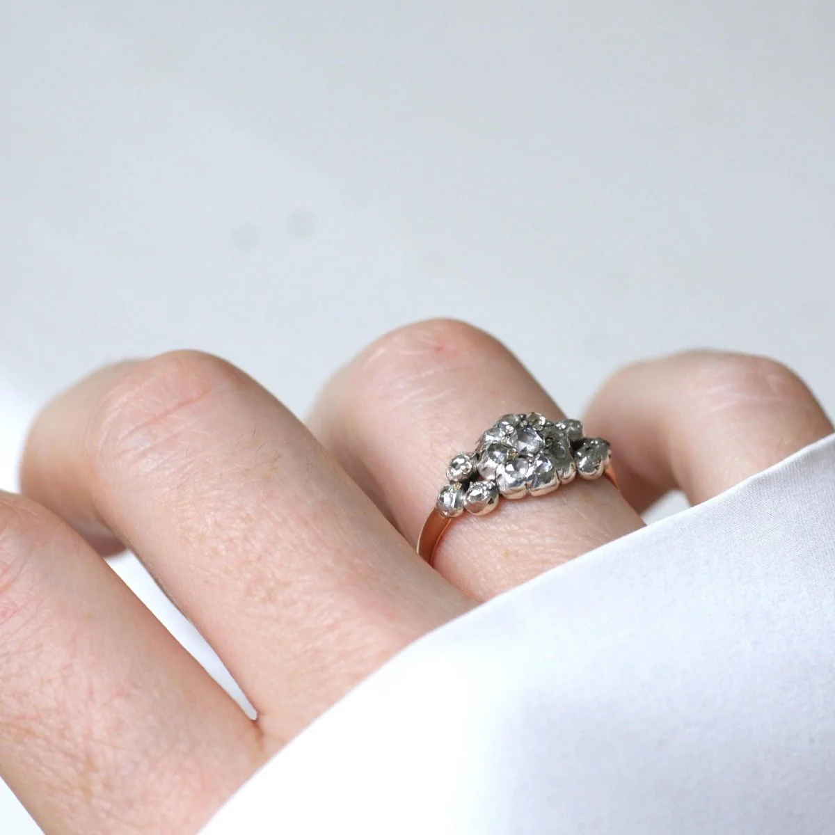 Bague Jarretière en or rose, argent et diamants - Image 2
