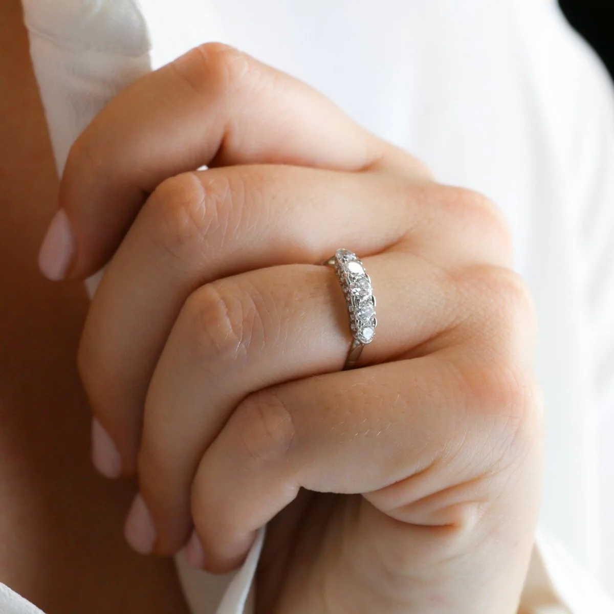 Bague Jarretière en platine et diamant - Image 9