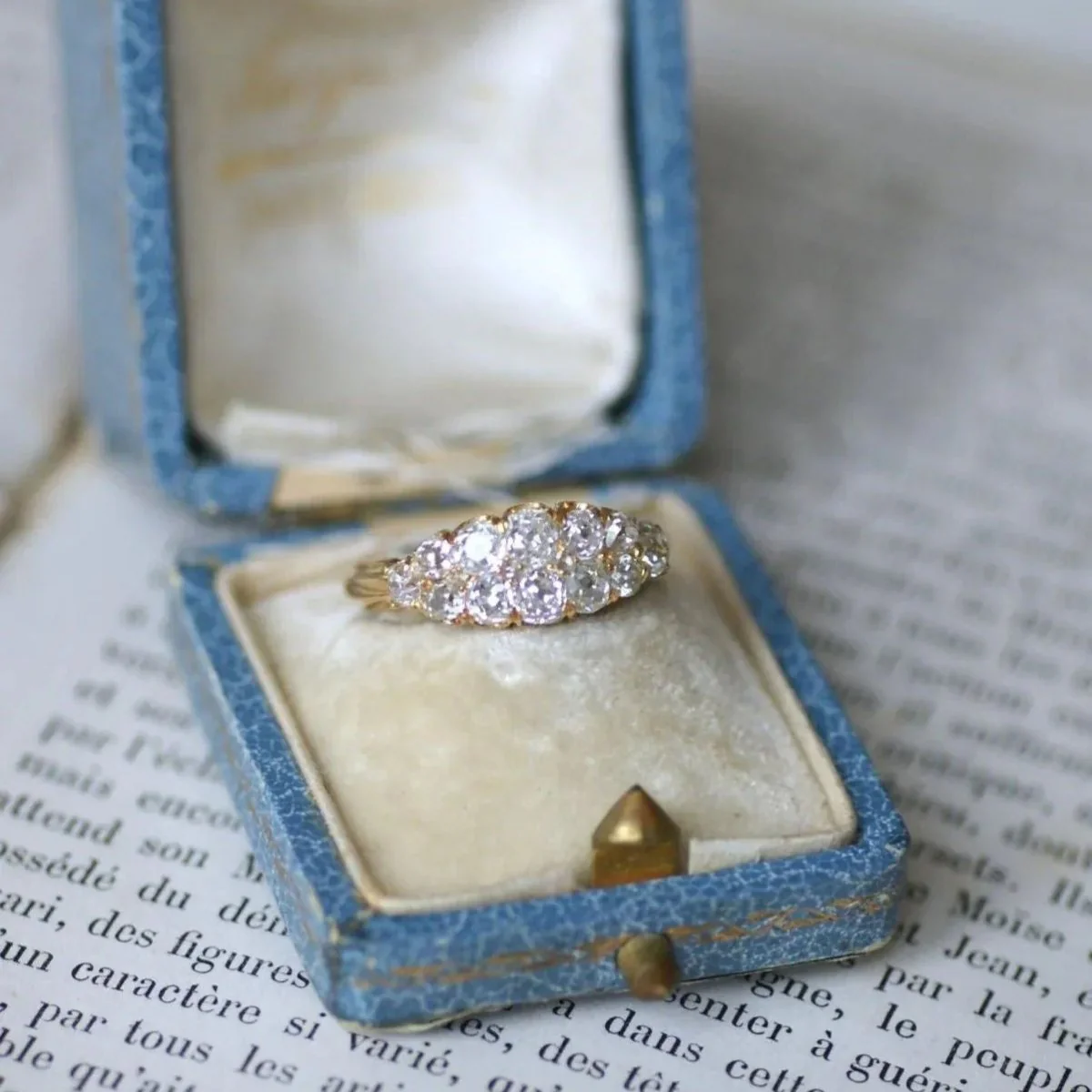 Bague Bandeau en or jaune et diamants - Image 6