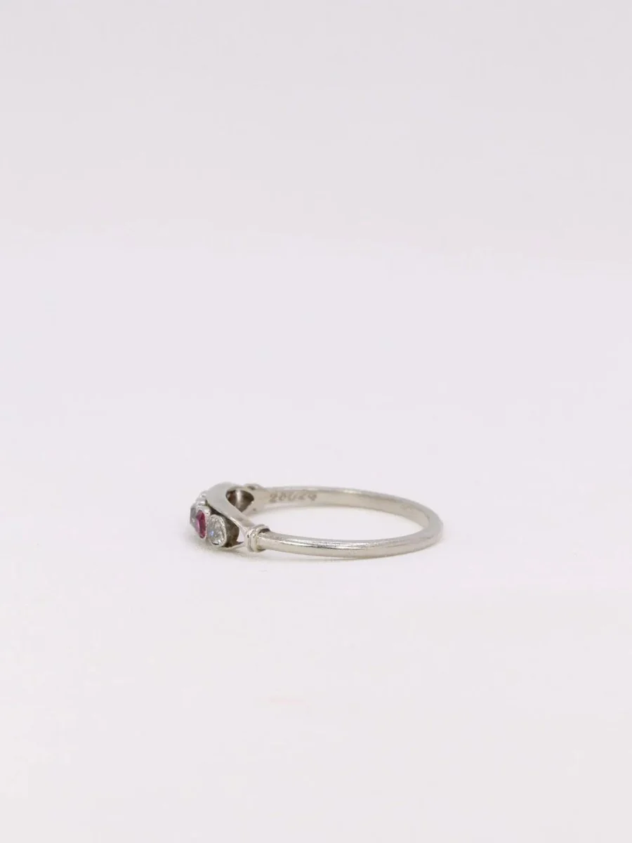 Bague jarretière Belle Epoque diamants rubis - Image 4