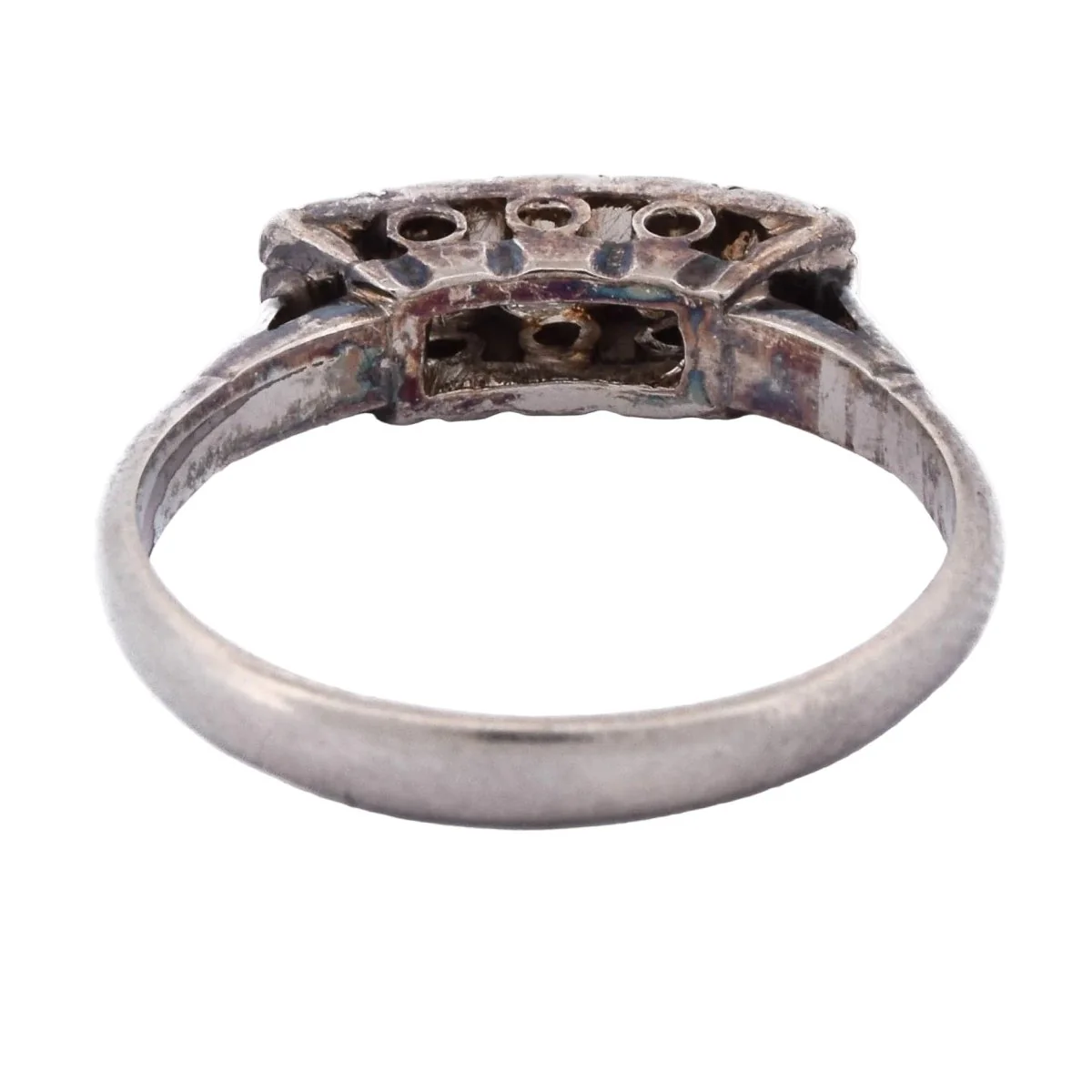 Bague Jarretière en or blanc et diamants - Image 5