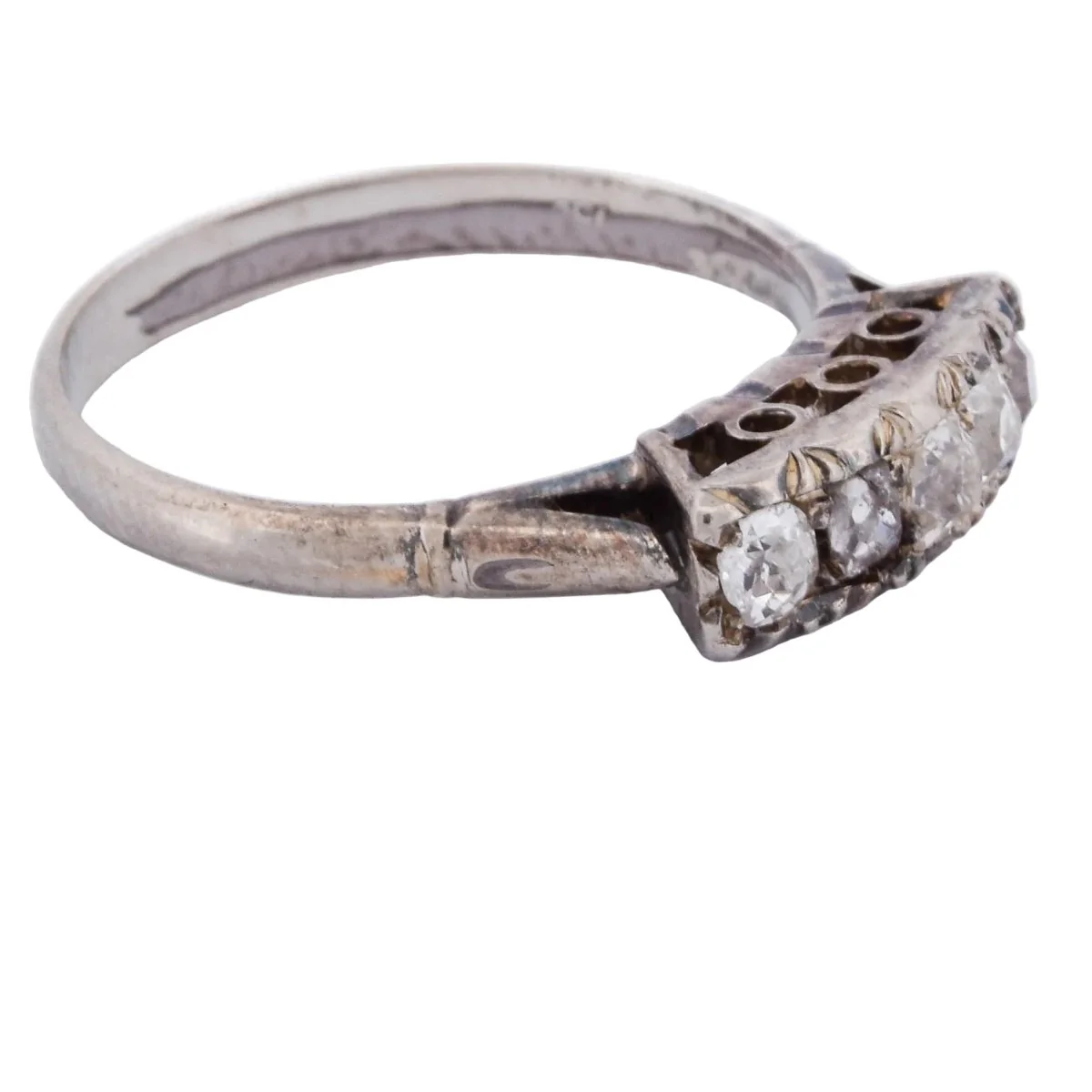 Bague Jarretière en or blanc et diamants - Image 6