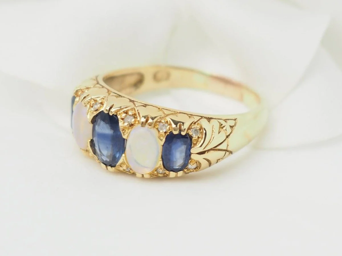 Bague jarretière en or jaune, saphirs et pierres de lune - Image 4