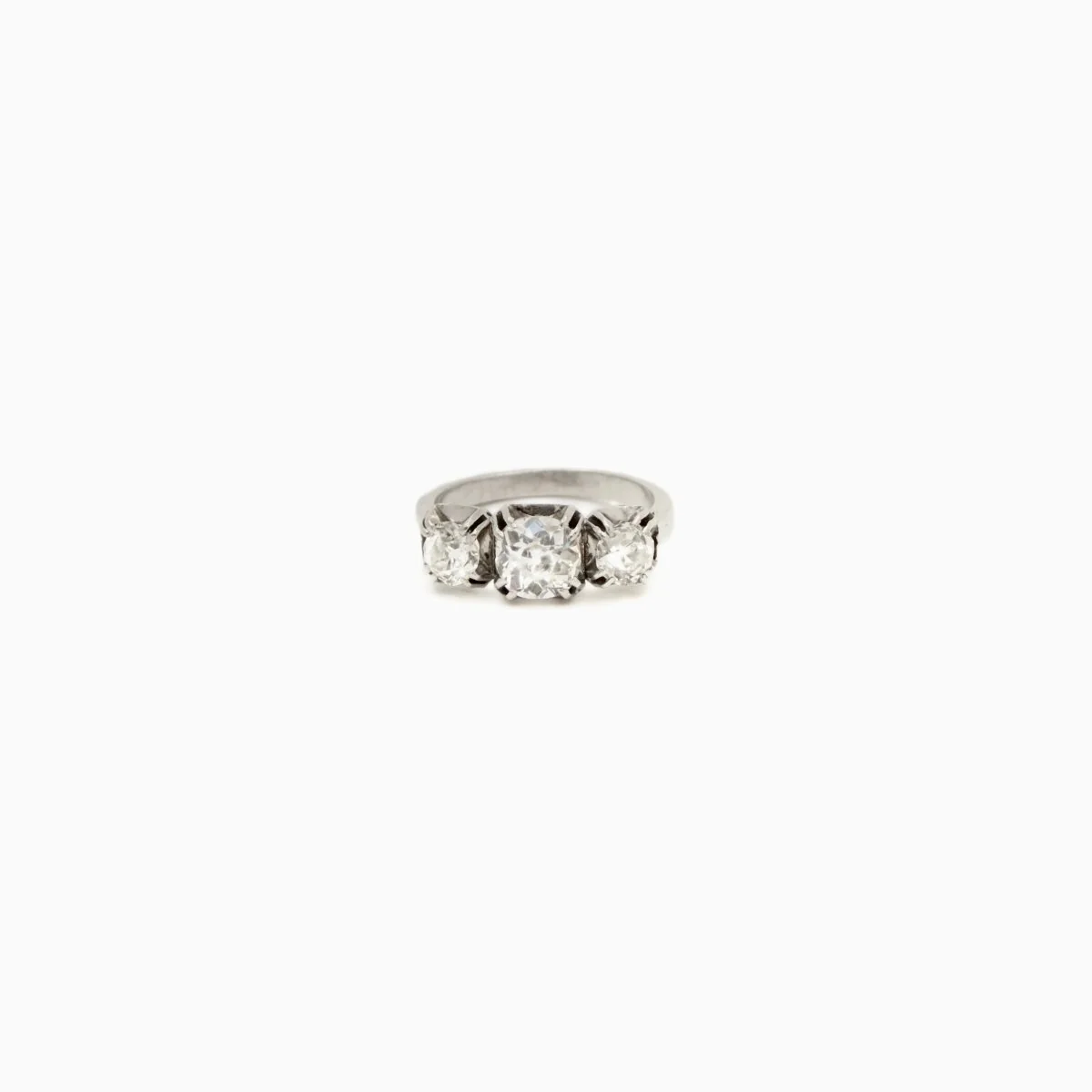 Bague jarretière en platine et diamant