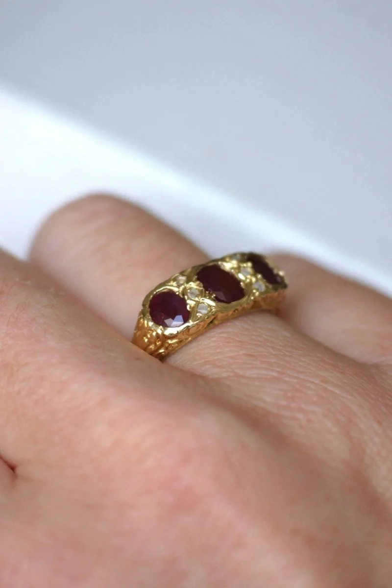 Bague jarretière rubis birmans et diamants - Image 10