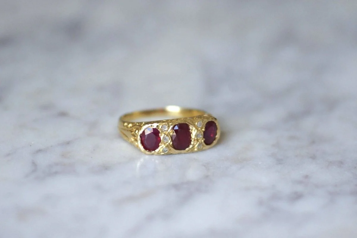 Bague jarretière rubis birmans et diamants - Image 5